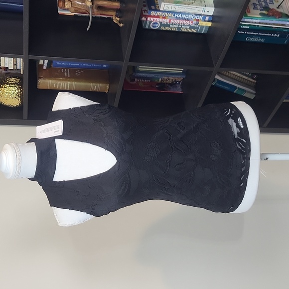 GUESS Black Agnes Mock Neck Cutout Sleeveless Lace Overlay Top - Picture 1 of 14